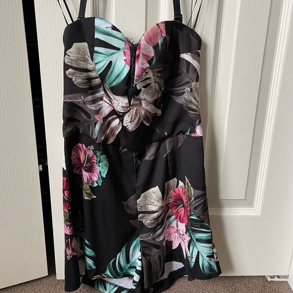 Guess romper - Picture 2 of 2